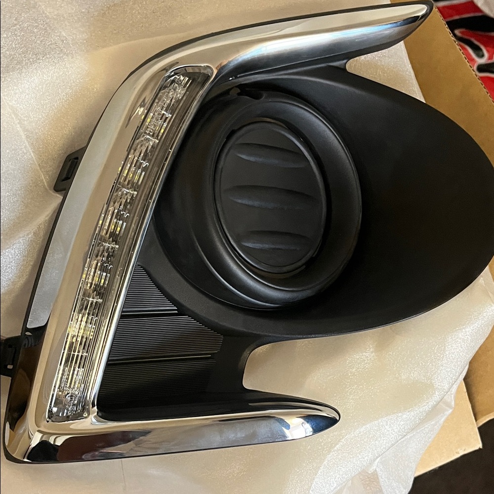 Chrome and Black Car Fog Light Cover
